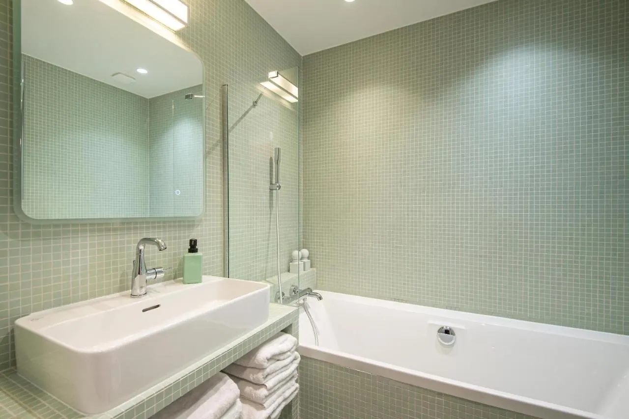 New - Appt Style Le Corbusier Avec Balcon - 8 Pers * Paris