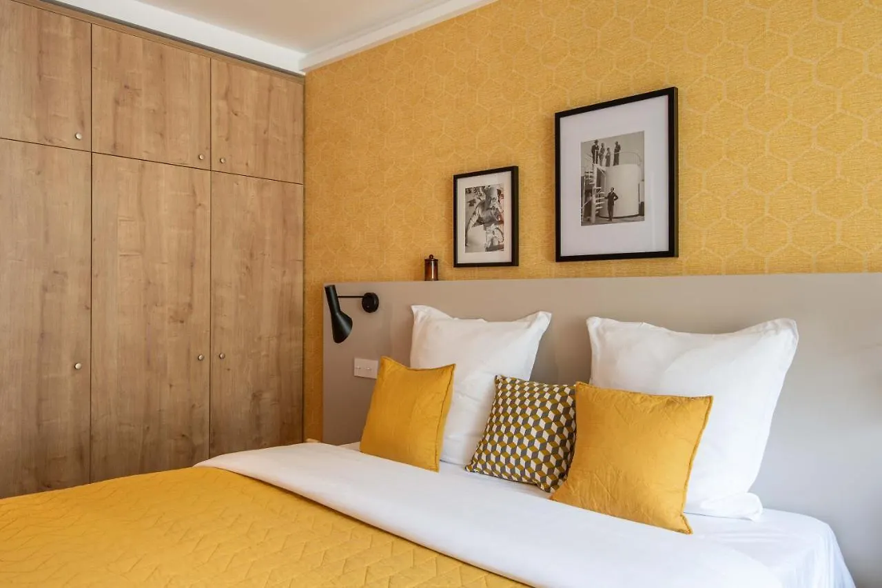 New - Appt Style Le Corbusier Avec Balcon - 8 Pers